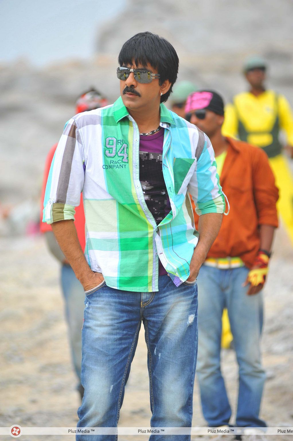 Ravi Teja - Ravi Teja in Nippu Movie Stills | Picture 131067